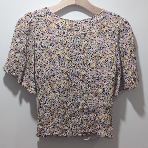 ASTR Revolve Flutter Sleeve Top Sage Peach Ditsy Floral Keyhole Blouse Size M - Picture 6 of 9